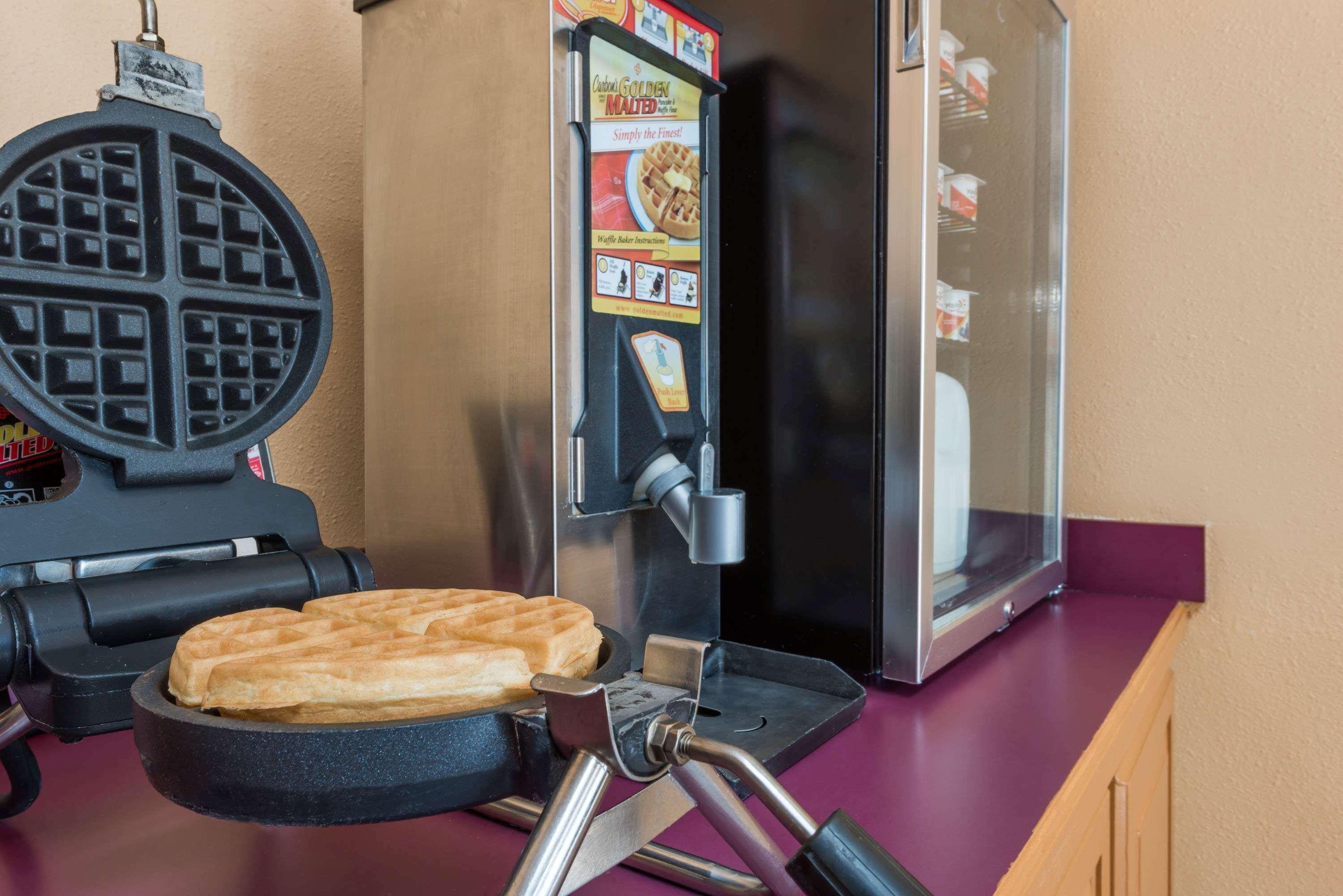 Super 8 By Wyndham Higginsville エクステリア 写真